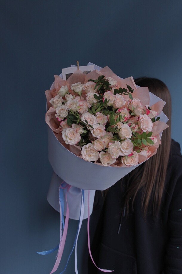 Розы кустовые «рефлекс», артикул F1424540 - 4400 рублей, доставка по городу. Flawery - доставка цветов