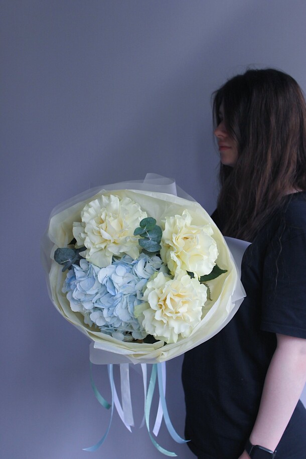 Стильный букет, артикул F1443548 - 3410 рублей, доставка по городу. Flawery - доставка цветов