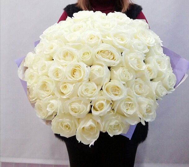 Роза белая, артикул F1067344 - 10040 рублей, доставка по городу. Flawery - доставка цветов