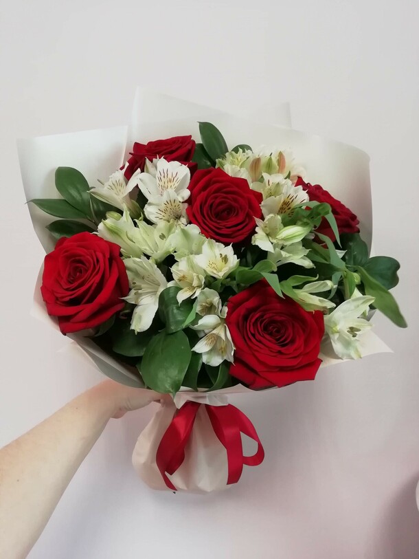 Яркость чувств, артикул F1124526 - 2891 рублей, доставка по городу. Flawery - доставка цветов