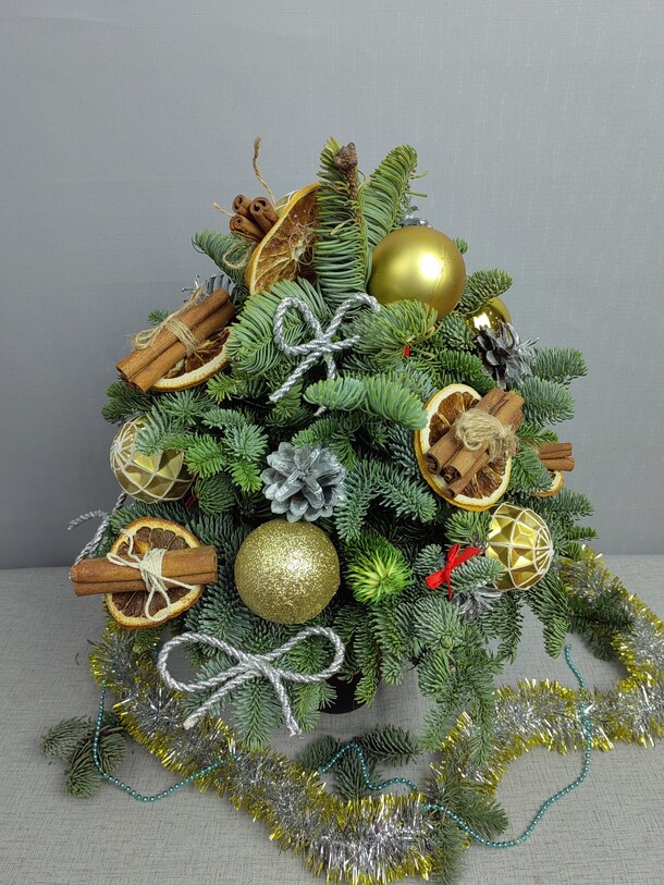 Елка, артикул F1160615 - 3610 рублей, доставка по городу. Flawery - доставка цветов