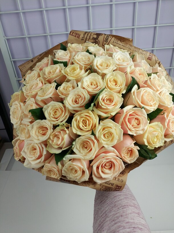 Кремовая роза, артикул F1229883 - 11500 рублей, доставка по городу. Flawery - доставка цветов