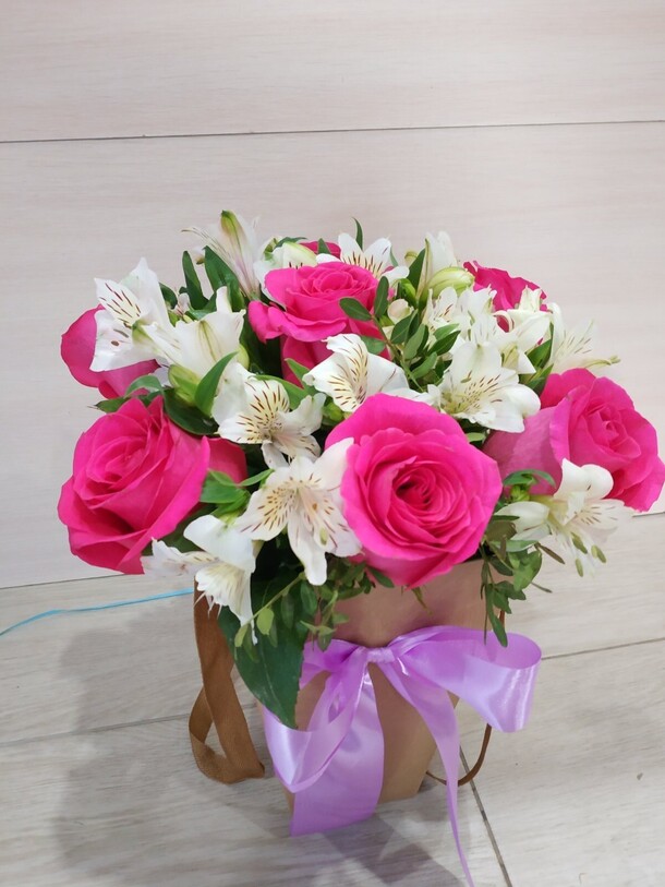 Роза в альстромерии, артикул F1230192 - 4245 рублей, доставка по городу. Flawery - доставка цветов