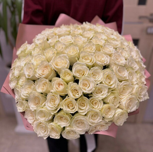 Роза белая 101, артикул F1487457 - 12500 рублей, доставка по городу. Flawery - доставка цветов