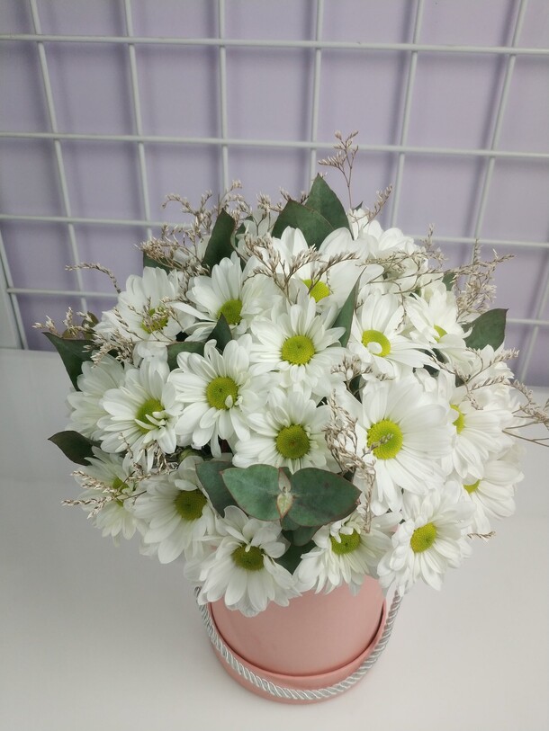 Ромашка в коробочке, артикул F66496 - 2982 рублей, доставка по городу. Flawery - доставка цветов