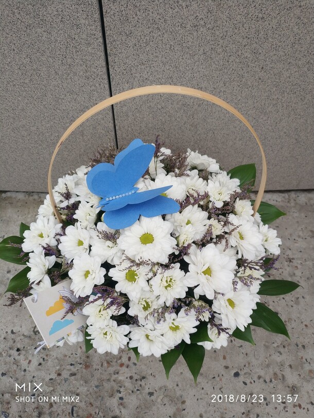 Бабочка на лугу, артикул F80035 - 2845 рублей, доставка по городу. Flawery - доставка цветов