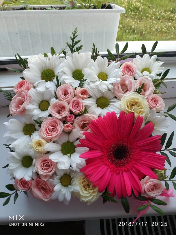 Единственной, артикул F80052 - 3500 рублей, доставка по городу. Flawery - доставка цветов