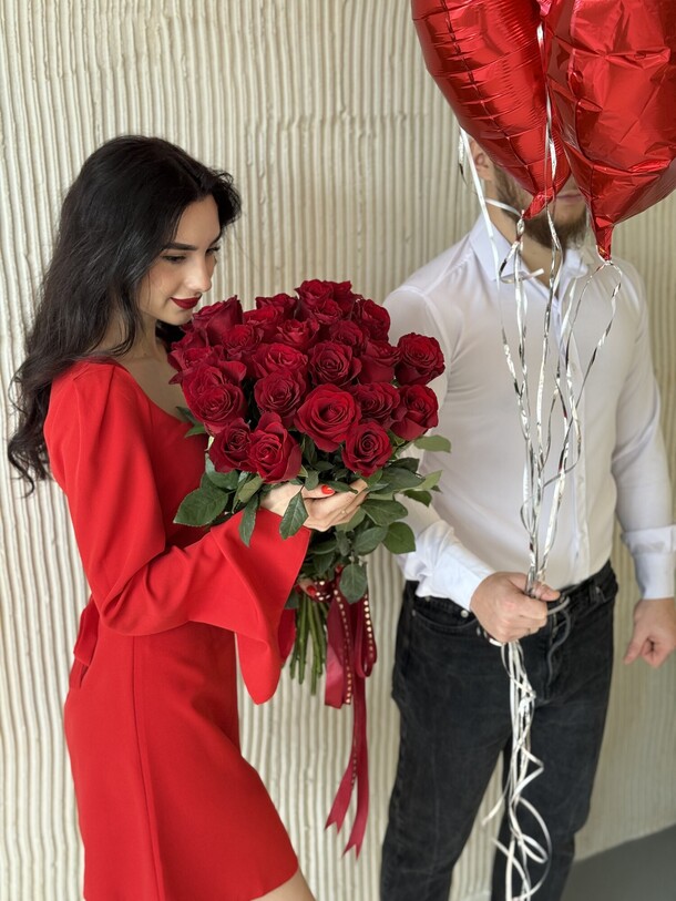 25 роз эксплорер 60см, артикул F1246613 - 12320 рублей, доставка по городу. Flawery - доставка цветов