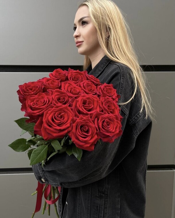 15 роз эксплорер 60см, артикул F1253527 - 6864 рублей, доставка по городу. Flawery - доставка цветов