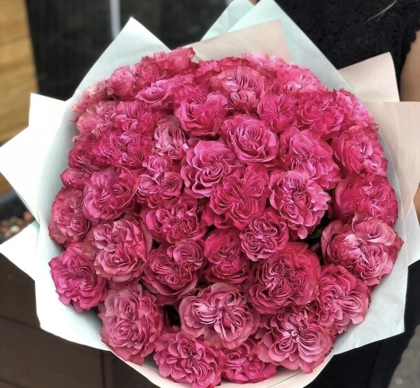 Букет 45 роз кантриблюз 60см, артикул F1253556 - 21537 рублей, доставка по городу. Flawery - доставка цветов