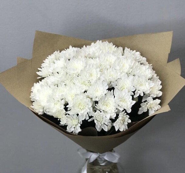 Букет 11 веток хризантем, артикул F1253561 - 5660 рублей, доставка по городу. Flawery - доставка цветов