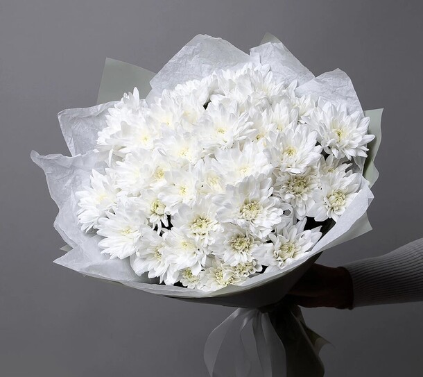 Букет 11 веток хризантем, артикул F1253566 - 5830 рублей, доставка по городу. Flawery - доставка цветов