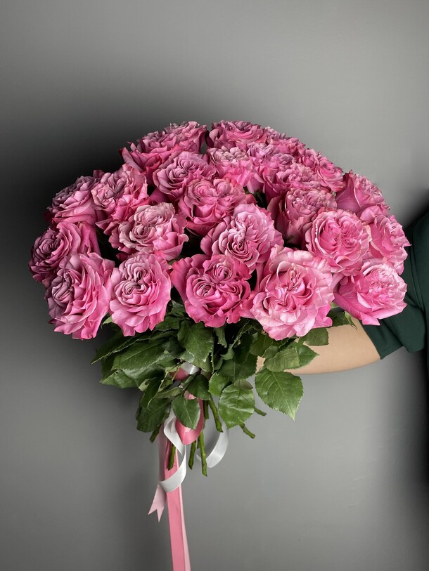 25 роз кантриблюз 60см, артикул F1259532 - 13200 рублей, доставка по городу. Flawery - доставка цветов