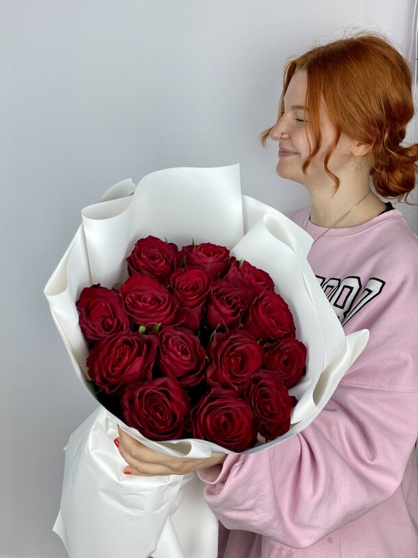 15 кенийских роз, артикул F1284414 - 5225 рублей, доставка по городу. Flawery - доставка цветов