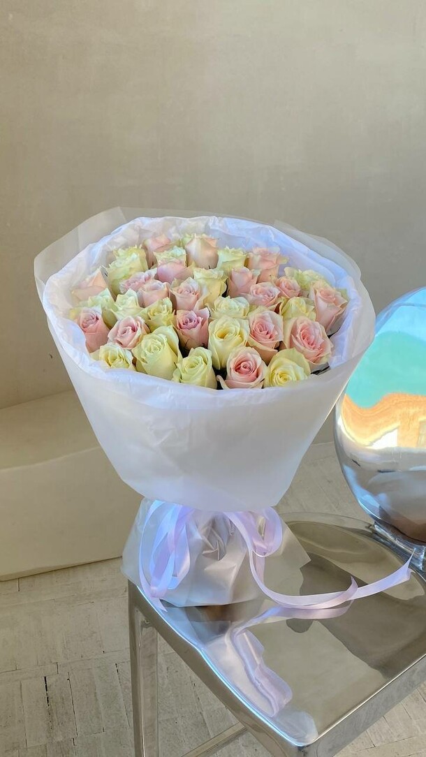 Букет с кенийскими розами, артикул F1344778 - 9669 рублей, доставка по городу. Flawery - доставка цветов