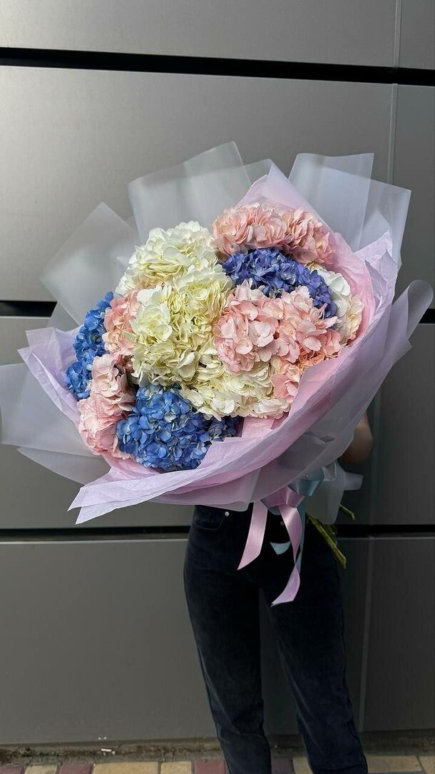 Букет из 13 гортензий, артикул F1344793 - 14300 рублей, доставка по городу. Flawery - доставка цветов