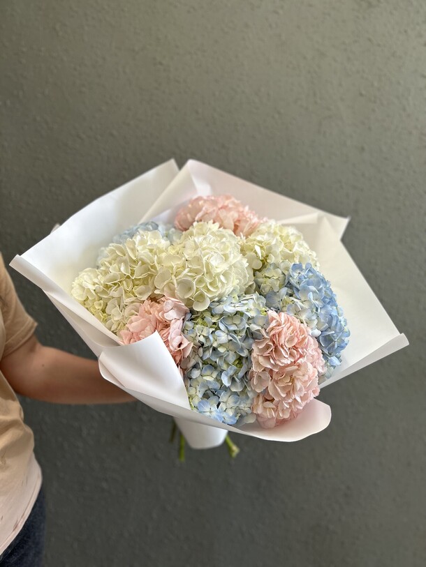 Букет из 9 гортензий, артикул F1195702 - 9190 рублей, доставка по городу. Flawery - доставка цветов