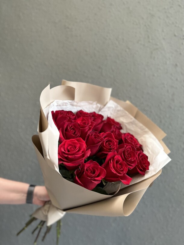 Букет из 15 роз эквадор, артикул F1195713 - 8250 рублей, доставка по городу. Flawery - доставка цветов