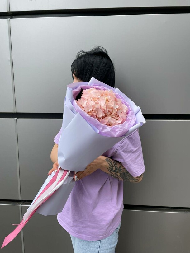 Букет с розовой гортензией, артикул F1287417 - 1350 рублей, доставка по городу. Flawery - доставка цветов