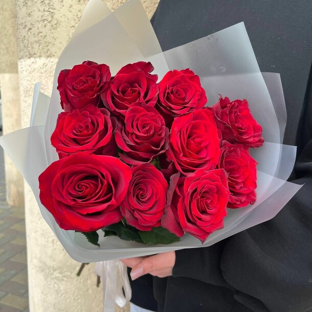 Букет из 11 роз эквадор, артикул F1372312 - 6030 рублей, доставка по городу. Flawery - доставка цветов