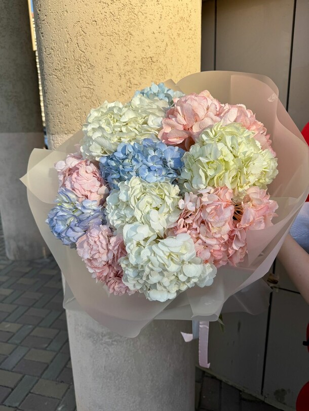 Букет из 11 гортензии, артикул F1372390 - 9750 рублей, доставка по городу. Flawery - доставка цветов