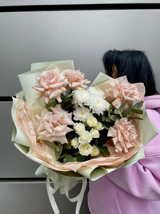 Букет сборный, артикул F1418412 - 4590 рублей, доставка по городу. Flawery - доставка цветов