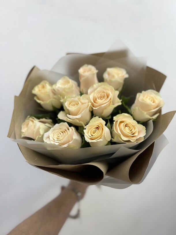 Монобукет роз «нежный поцелуй», артикул F1332898 - 3500 рублей, доставка по городу. Flawery - доставка цветов