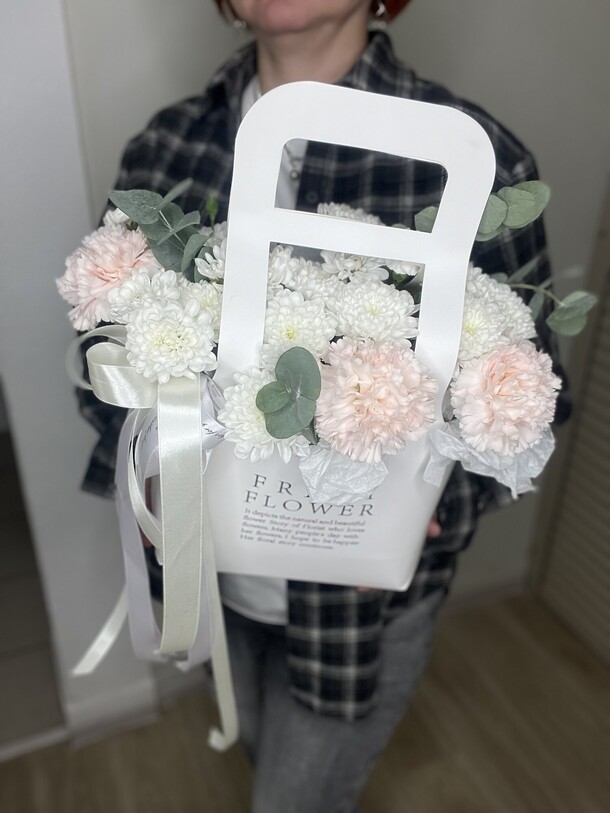 Стильный сюрприз, артикул F1336178 - 3500 рублей, доставка по городу. Flawery - доставка цветов