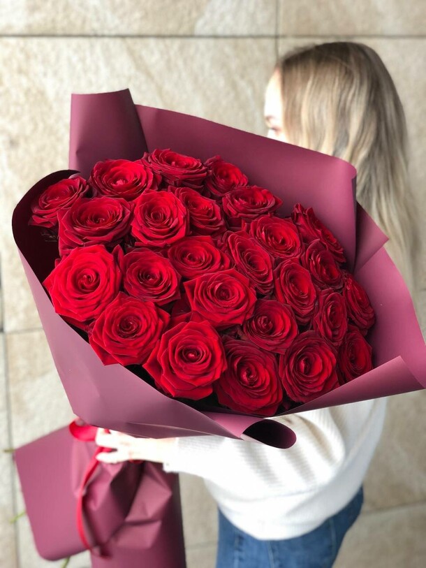 Букет 25 роз, артикул F1252134 - 9650 рублей, доставка по городу. Flawery - доставка цветов