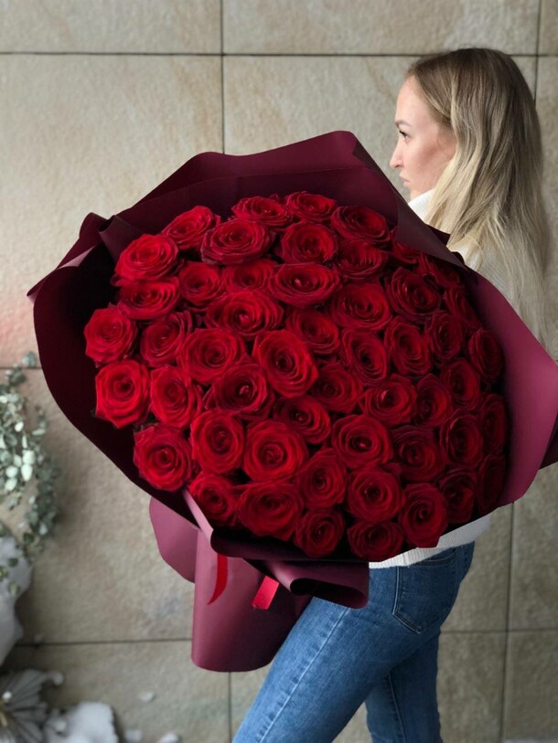 Букет 51 роза, артикул F1252144 - 17250 рублей, доставка по городу. Flawery - доставка цветов