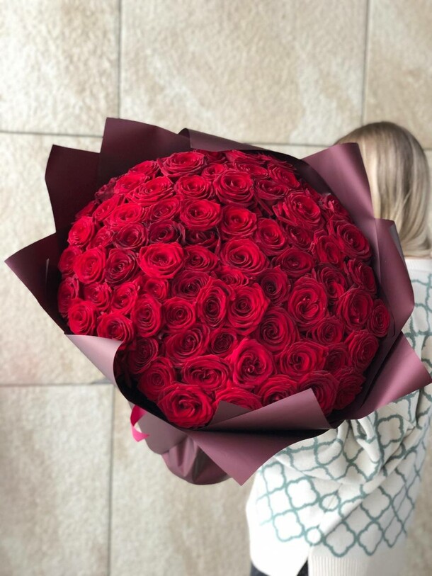 51 роза, артикул F1296629 - 16950 рублей, доставка по городу. Flawery - доставка цветов