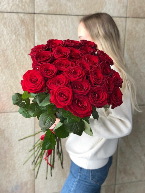 25 роз, артикул F1296651 - 7950 рублей, доставка по городу. Flawery - доставка цветов