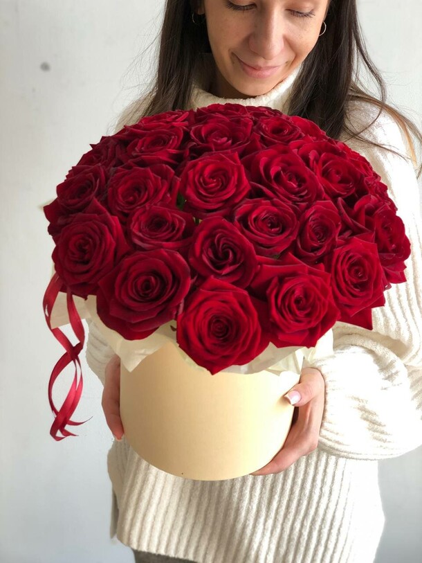 Розочки в коробке, артикул F1296656 - 8950 рублей, доставка по городу. Flawery - доставка цветов