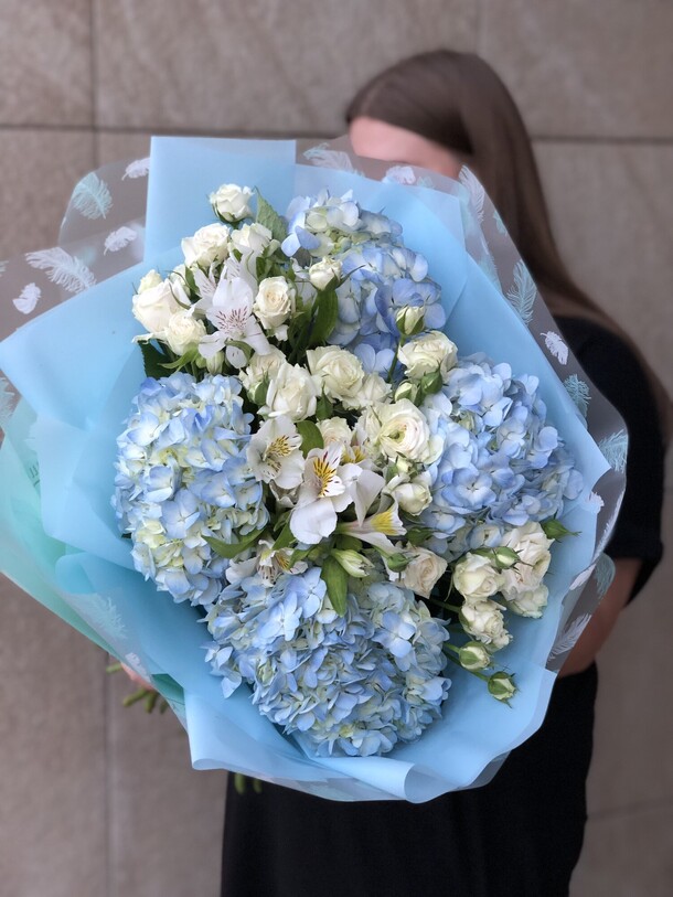 Небесный микс, артикул F1300784 - 8100 рублей, доставка по городу. Flawery - доставка цветов