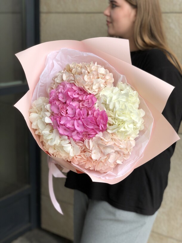 Букет из гортензий, артикул F1302613 - 4200 рублей, доставка по городу. Flawery - доставка цветов