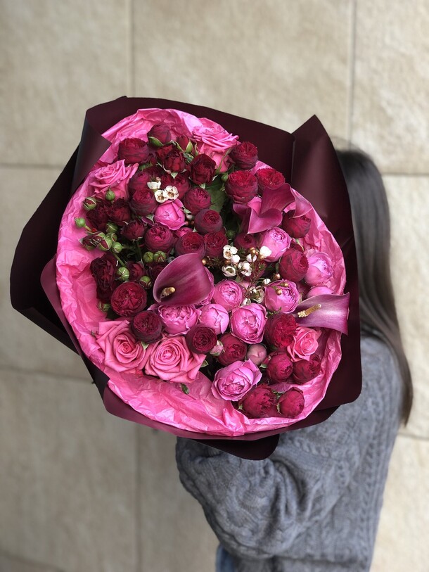Авторский бордовый букет, артикул F1322565 - 15500 рублей, доставка по городу. Flawery - доставка цветов