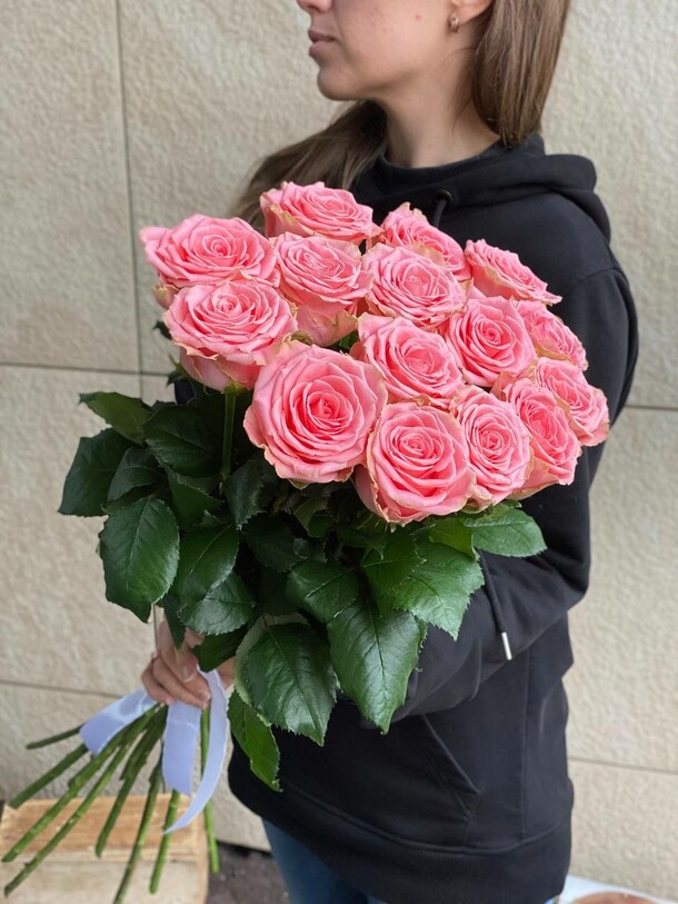 15 роз, артикул F1336586 - 5400 рублей, доставка по городу. Flawery - доставка цветов