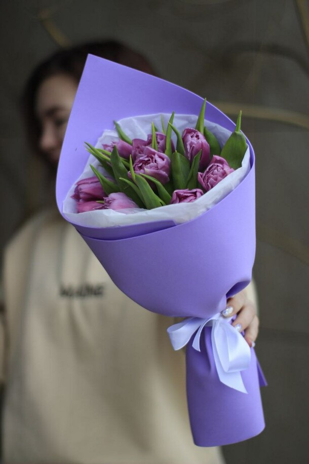 Букет из 11 тюльпанов, артикул F1371640 - 3500 рублей, доставка по городу. Flawery - доставка цветов