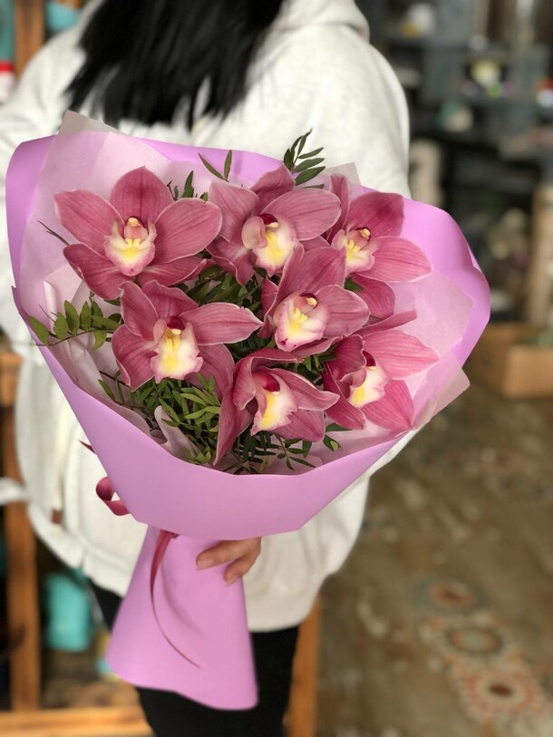 Монобукет из орхидей, артикул F1372076 - 3750 рублей, доставка по городу. Flawery - доставка цветов