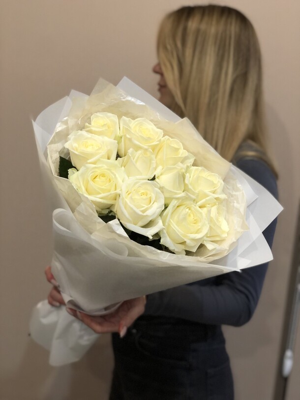 Букет из белых роз, артикул F1377103 - 4650 рублей, доставка по городу. Flawery - доставка цветов