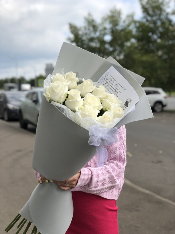 Белые розы, артикул F1377215 - 4650 рублей, доставка по городу. Flawery - доставка цветов