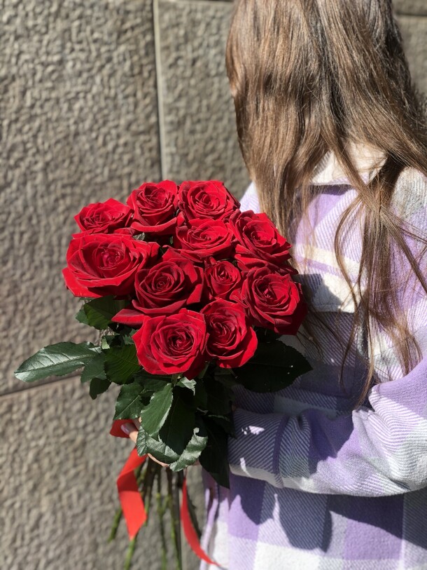 11 красных роз, артикул F1377269 - 3950 рублей, доставка по городу. Flawery - доставка цветов