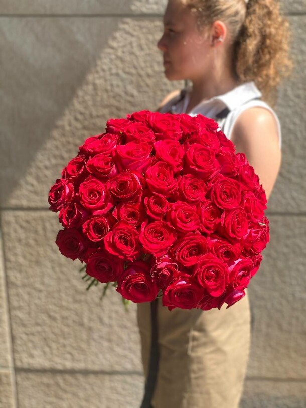 Букет из 51 розы, артикул F1445216 - 15250 рублей, доставка по городу. Flawery - доставка цветов