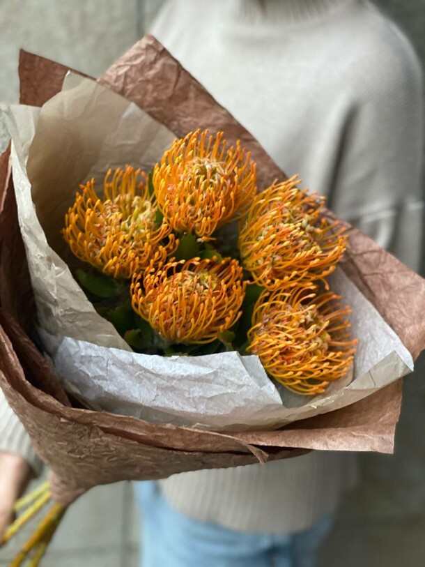 Нутан оранжевый, артикул F1491925 - 4700 рублей, доставка по городу. Flawery - доставка цветов