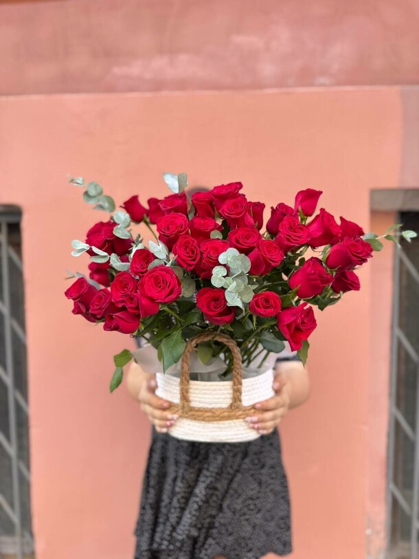 Корзина красных роз, артикул F1444905 - 14000 рублей, доставка по городу. Flawery - доставка цветов