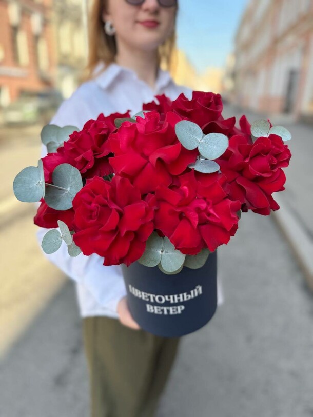 Букет красных французских роз, артикул F1445482 - 3500 рублей, доставка по городу. Flawery - доставка цветов