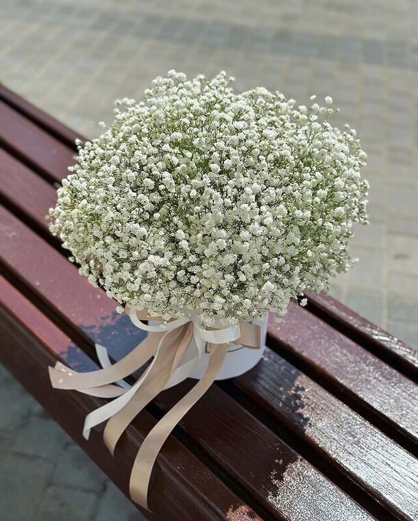 Композиция с белой гипсофилой, артикул F1232232 - 4928 рублей, доставка по городу. Flawery - доставка цветов