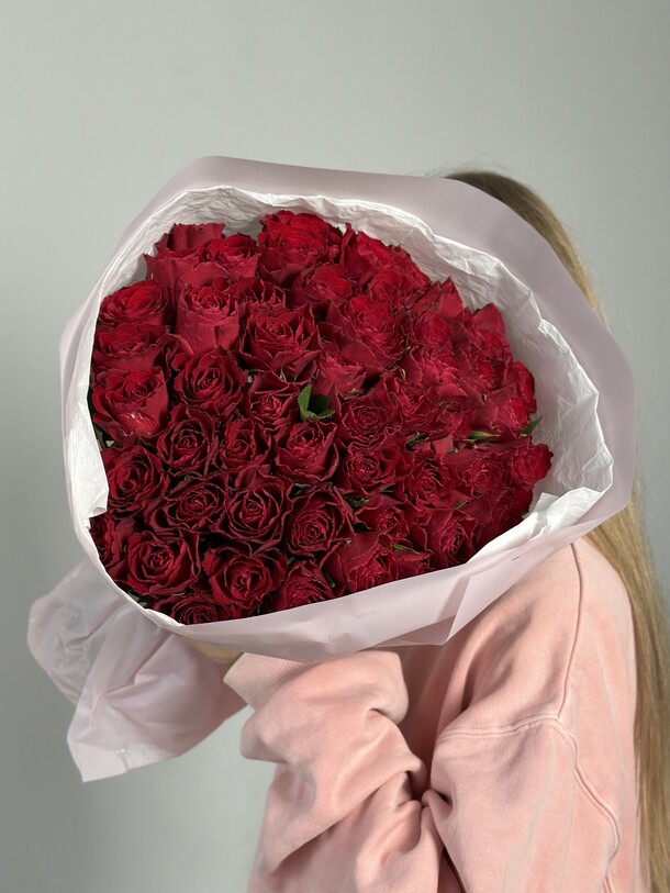 51 красная роза, артикул F1239074 - 6260 рублей, доставка по городу. Flawery - доставка цветов