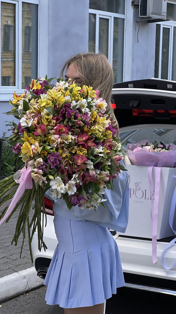 Букет из яркой микс альстромерии, артикул F1293821 - 13190 рублей, доставка по городу. Flawery - доставка цветов