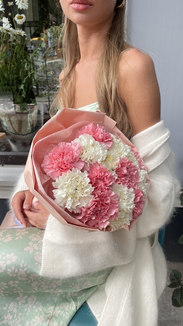 Монобукет из диантусов, артикул F1294482 - 2580 рублей, доставка по городу. Flawery - доставка цветов